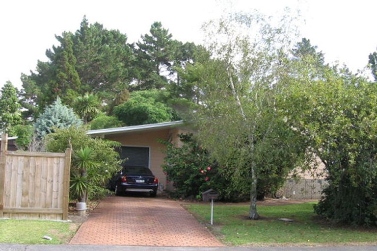 Photo of property in 11 Allington Road, Massey, Auckland, 0614