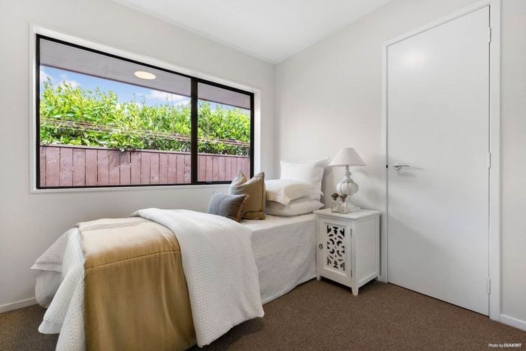 Photo of property in 8 Citation Way, Botany Downs, Auckland, 2010