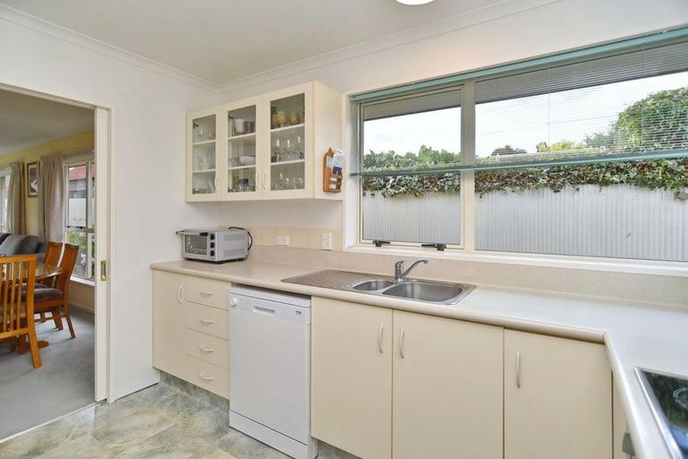 Photo of property in 2/74 Merrin Street, Avonhead, Christchurch, 8042