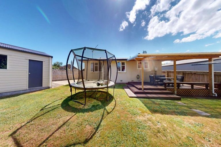 Photo of property in 11 Lewis Place, Highbury, Palmerston North, 4412