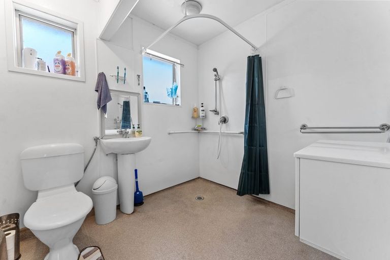 Photo of property in 1/4046 Great North Road, Glen Eden, Auckland, 0602