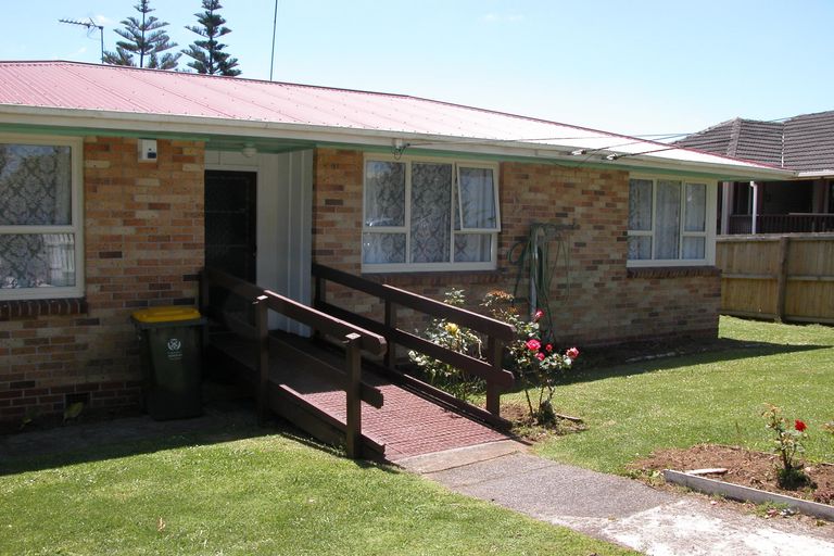 Photo of property in 11 Lloyd Avenue, Papatoetoe, Auckland, 2025