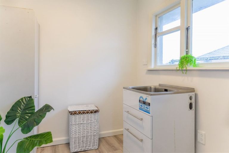 Photo of property in 27 Middlepark Road, Sockburn, Christchurch, 8042