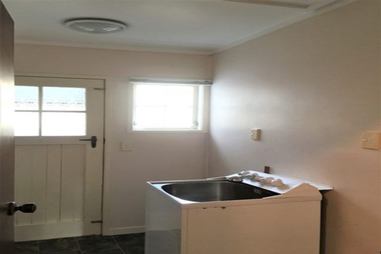 Photo of property in 16 Elmira Place, Browns Bay, Auckland, 0630