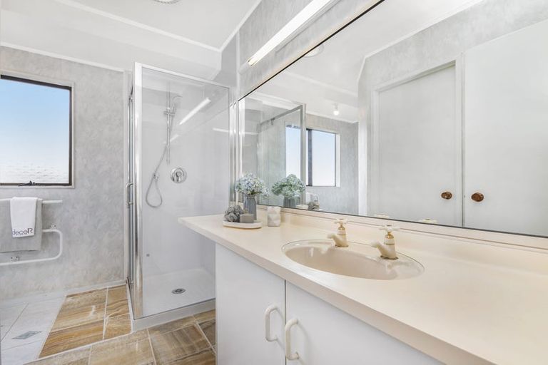 Photo of property in 2/23 Beatrice Avenue, Hillcrest, Auckland, 0627