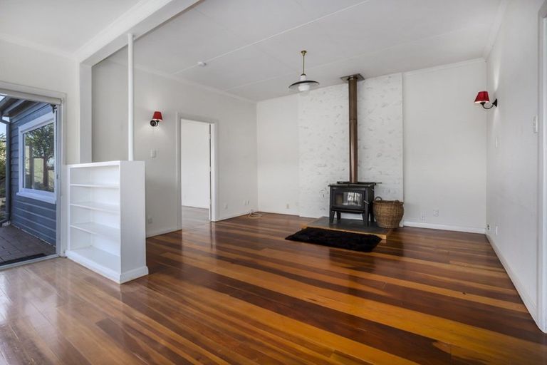 Photo of property in 53a Bayview Road, Paremata, Porirua, 5024