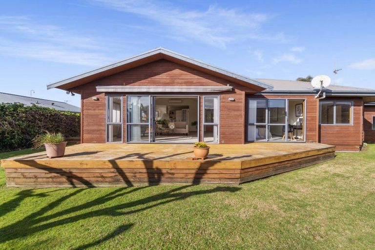 Photo of property in 38 Maesbury Close, Papamoa Beach, Papamoa, 3118