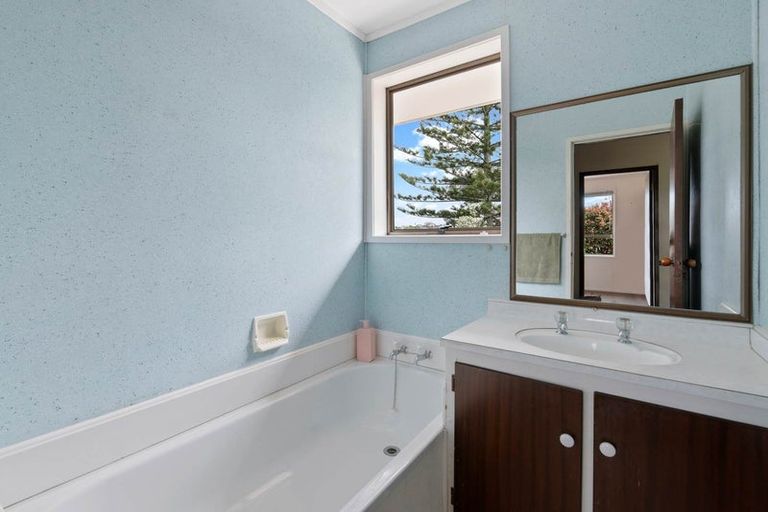 Photo of property in 48a Woodlands Crescent, Browns Bay, Auckland, 0630