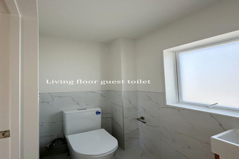 Photo of property in 15c Blenheim Street, Glenfield, Auckland, 0629