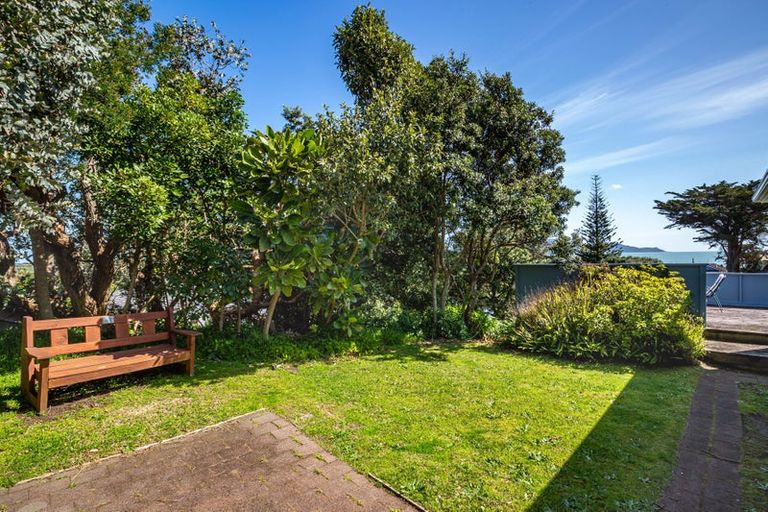 Photo of property in 4 Rangihiroa Street, Waikanae Beach, Waikanae, 5036