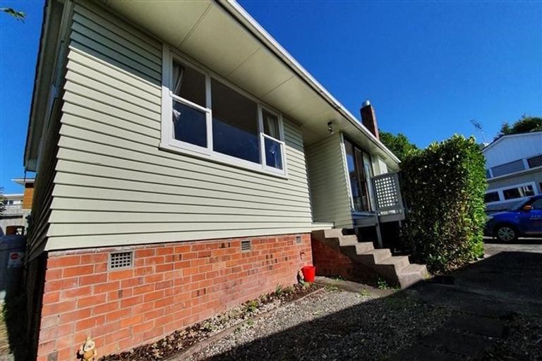 Photo of property in 1/26 Becroft Drive, Forrest Hill, Auckland, 0620