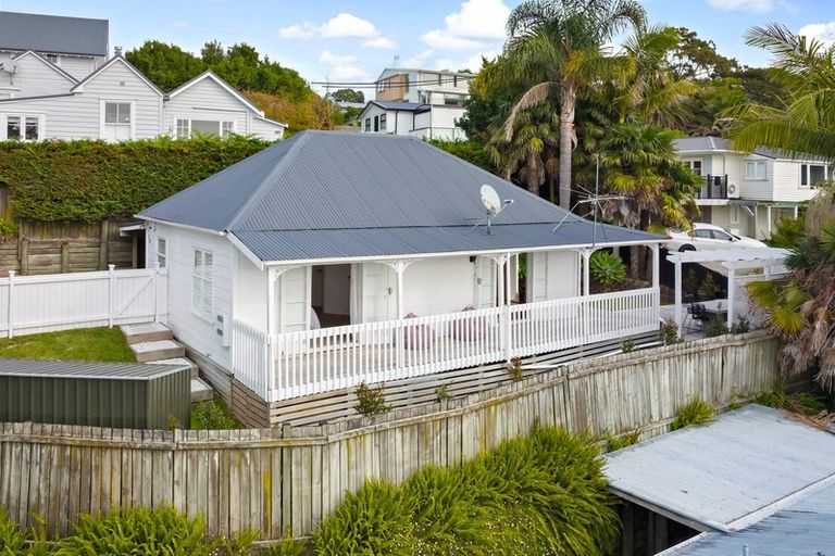 Photo of property in 2/16 Woodside Avenue, Northcote, Auckland, 0627