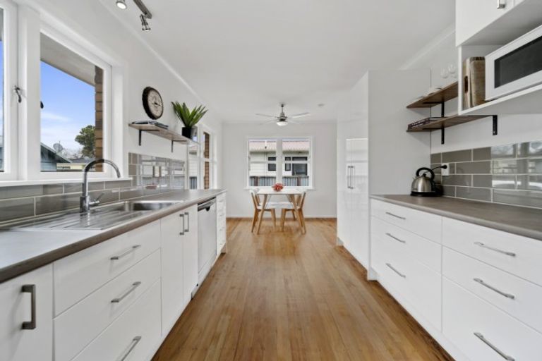 Photo of property in 2/1 Cross Street, Papakura, 2110