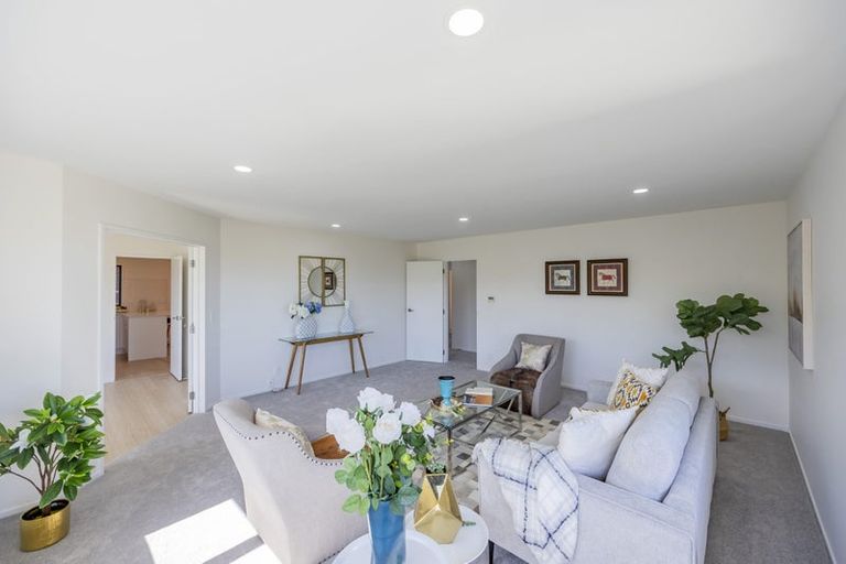 Photo of property in 16 Taroka Close, Pinehill, Auckland, 0632