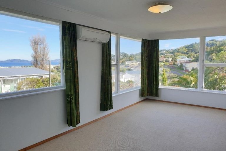 Photo of property in 21 Magnolia Grove, Maungaraki, Lower Hutt, 5010