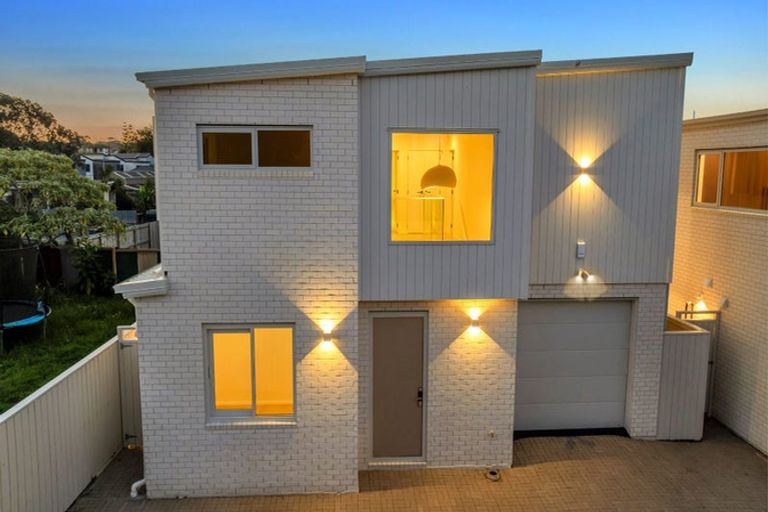 Photo of property in 318 Swanson Road, Henderson, Auckland, 0610