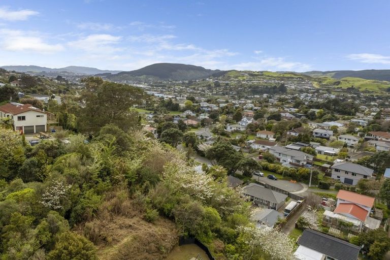 Photo of property in 5a Julia Place, Tawa, Wellington, 5028