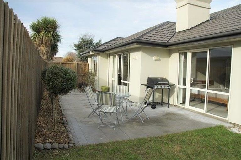 Photo of property in 2 Sheraton Place, Redwood, Christchurch, 8051