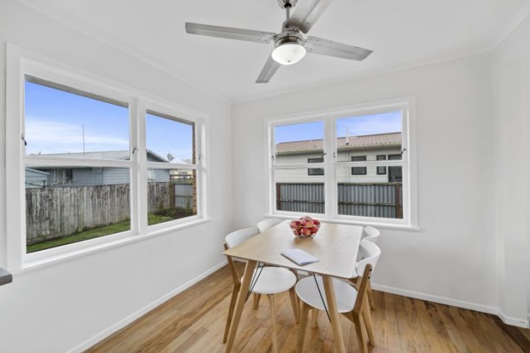 Photo of property in 2/1 Cross Street, Papakura, 2110