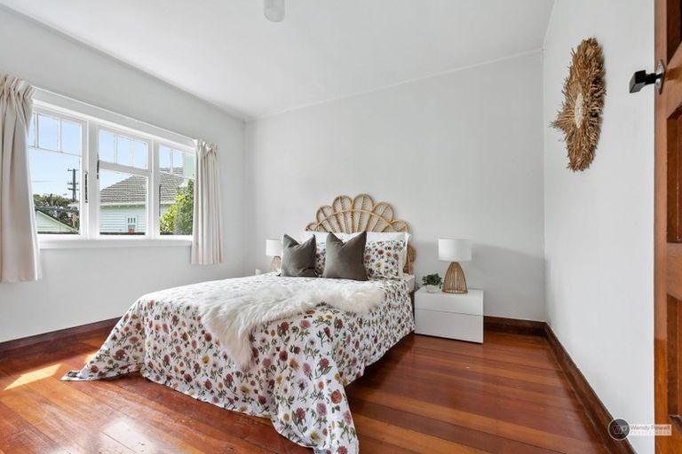 Photo of property in 1-2/6a Pohutukawa Street, Woburn, Lower Hutt, 5010