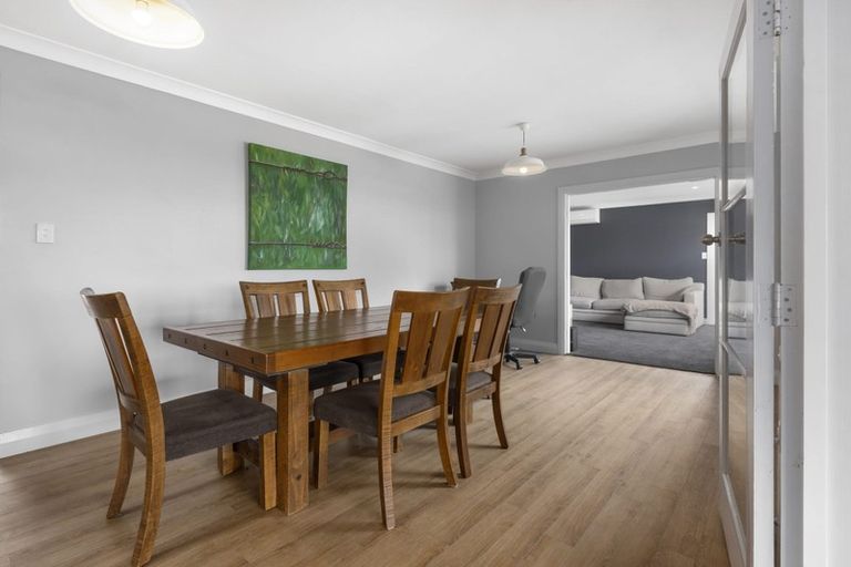 Photo of property in 70 Kahu Road, Paremata, Porirua, 5024