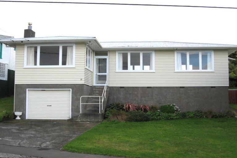 Photo of property in 20 Cotswold Crescent, Newlands, Wellington, 6037