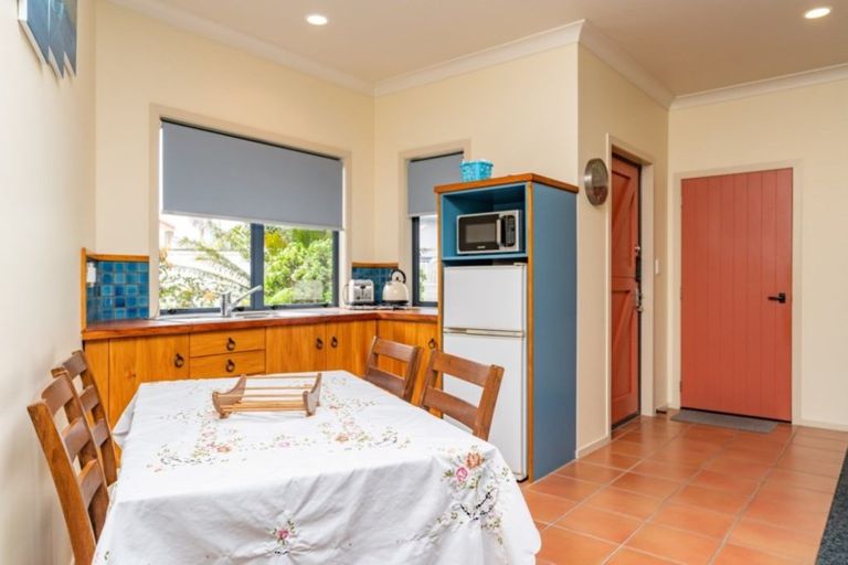 Photo of property in 7 Bermuda Place, One Tree Point, 0118