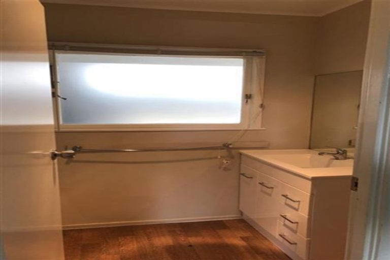 Photo of property in 15 Waimahia Avenue, Weymouth, Auckland, 2103