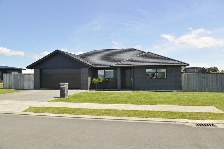Photo of property in 15 Fantail Avenue, Carterton, 5713