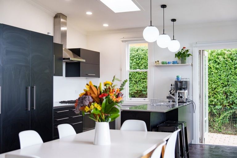 Photo of property in 3 Strathmore Crescent, Roslyn, Dunedin, 9010