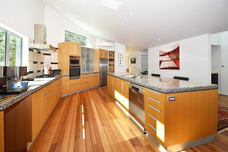 Photo of property in 9 Domain Crescent, Muriwai, Waimauku, 0881