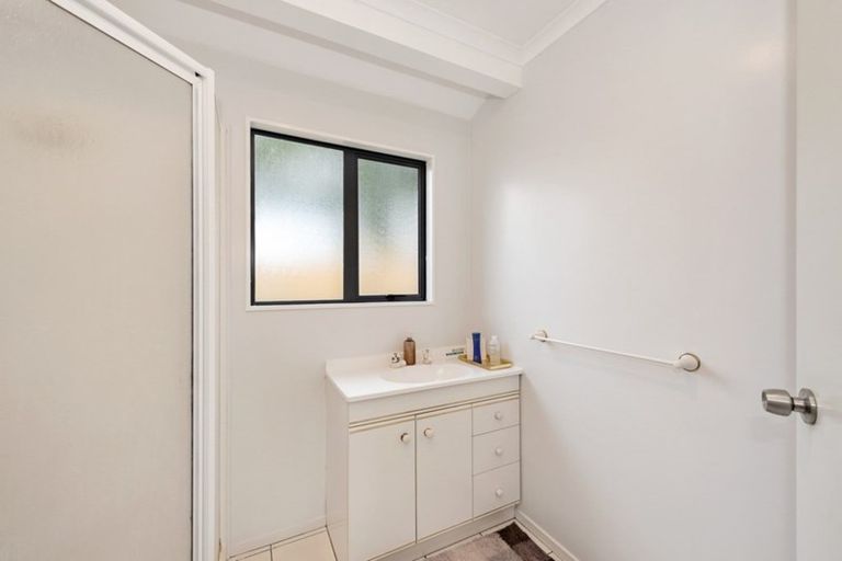 Photo of property in 21 Waiwherowhero Drive, St Andrews, Hamilton, 3200