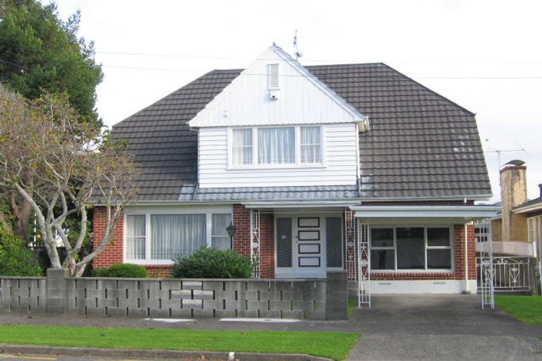 Photo of property in 1 Harley Grove, Boulcott, Lower Hutt, 5010
