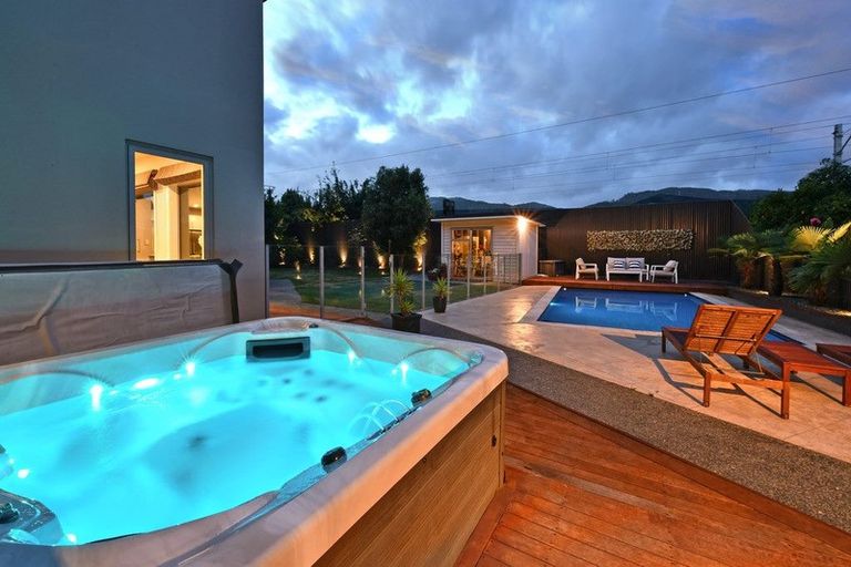 Photo of property in 42 Heretaunga Square, Silverstream, Upper Hutt, 5019