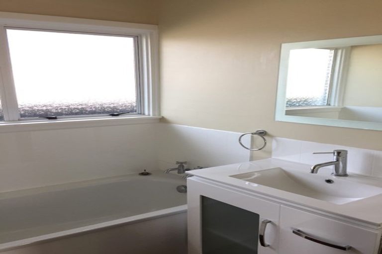 Photo of property in 4 Oriana Crescent, Hornby, Christchurch, 8042