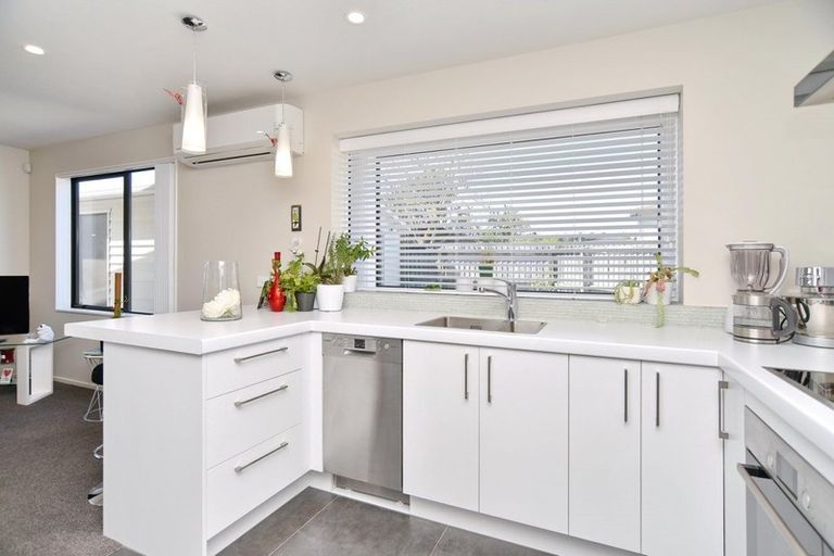 Photo of property in 3a Lindis Lane, New Brighton, Christchurch, 8083