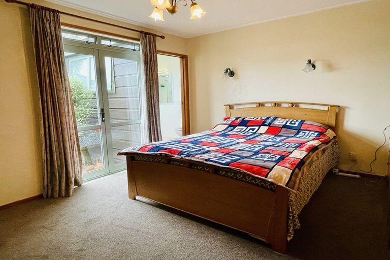 Photo of property in 11 Cheriton Road, Mellons Bay, Auckland, 2014