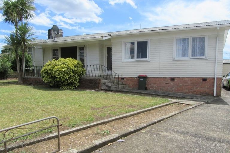 Photo of property in 9 Clayton Road, Manurewa, Auckland, 2102