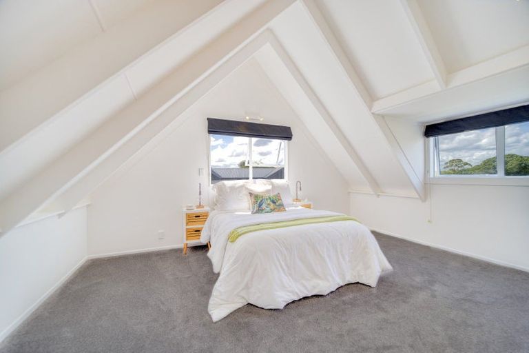 Photo of property in 15 Weka Close, Red Beach, 0932