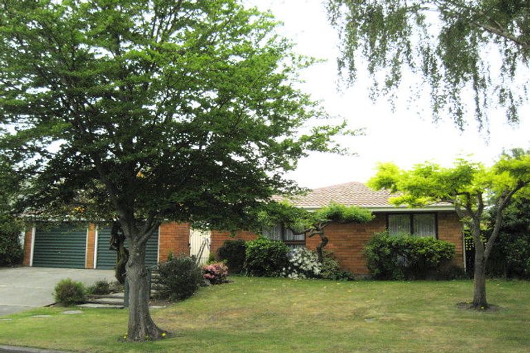 Photo of property in 16 Highland Place, Avonhead, Christchurch, 8042