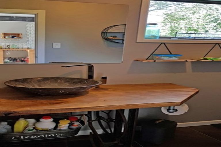 Photo of property in 129 Oakura Road, Oakura, Hikurangi, 0184