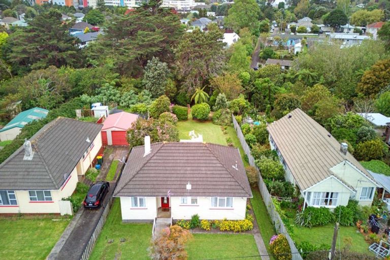 Photo of property in 42 Banks Street, Marfell, New Plymouth, 4310