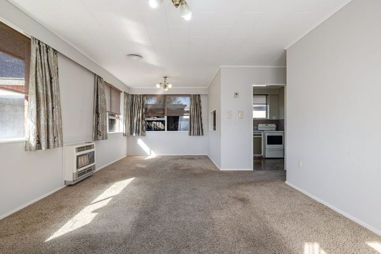 Photo of property in 26 Westmere Place, Takaro, Palmerston North, 4412