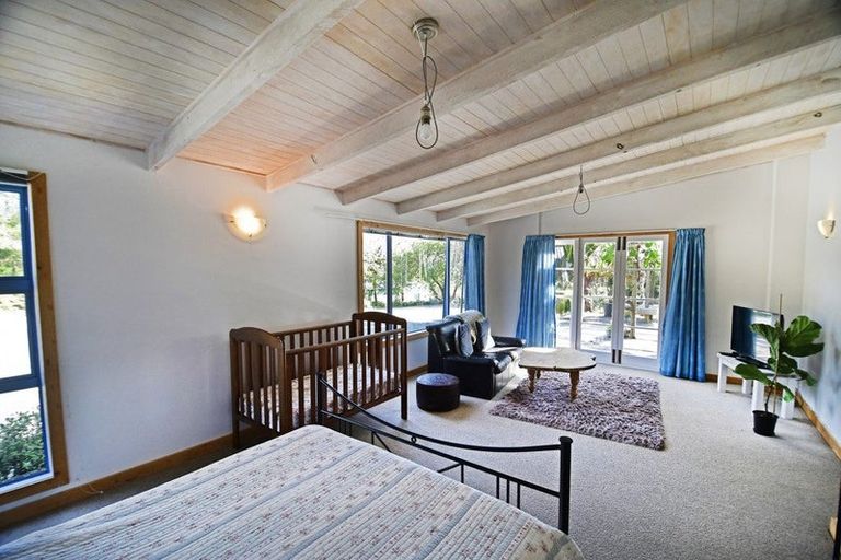 Photo of property in 18 Old School Road, Leigh, 0985