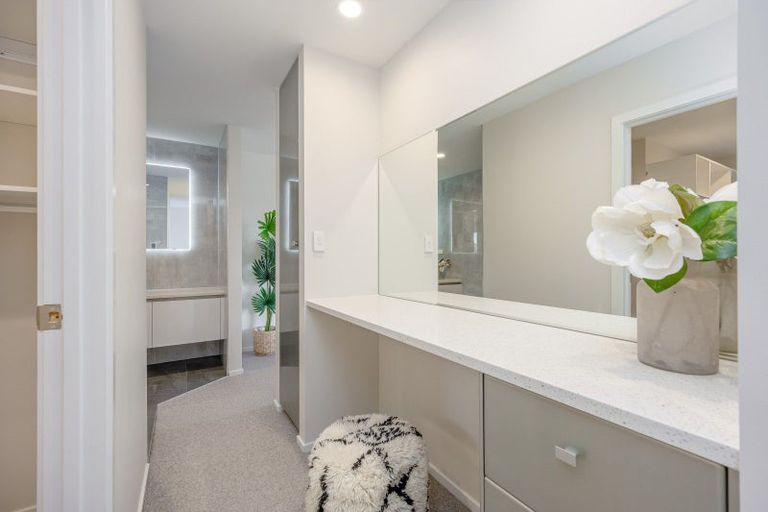 Photo of property in 39 Scarlet Oak Drive, Schnapper Rock, Auckland, 0632