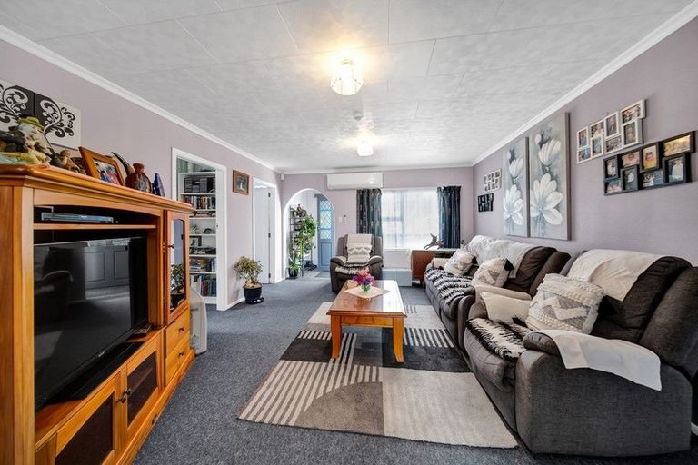 Photo of property in 15 Disraeli Street, Hawera, 4610