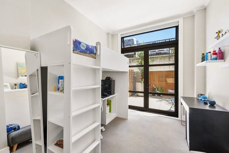 Photo of property in Augusta Apartments, 7/254 Willis Street, Te Aro, Wellington, 6011