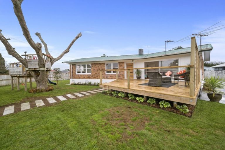 Photo of property in 2/1 Cross Street, Papakura, 2110