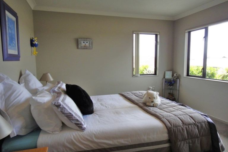 Photo of property in 22 Key West Drive, One Tree Point, 0118