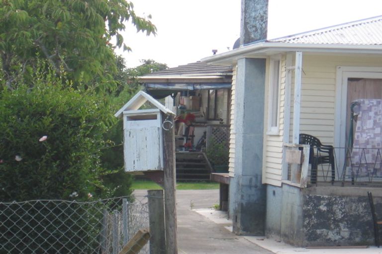 Photo of property in 6 Daphne Street, Kelston, Auckland, 0602